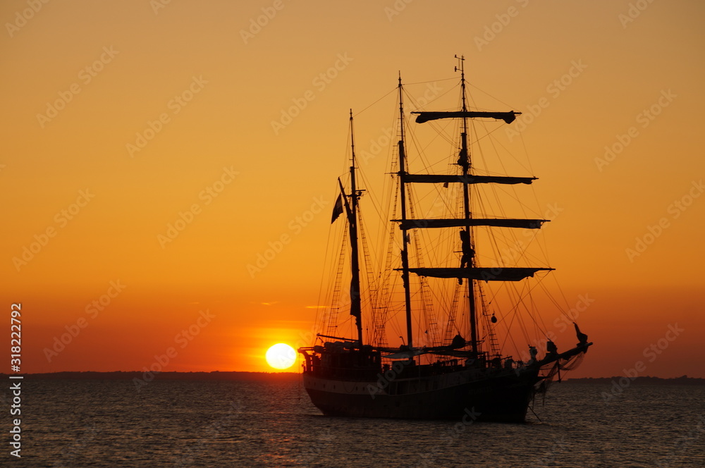 SunsetHorinzonSailingShip