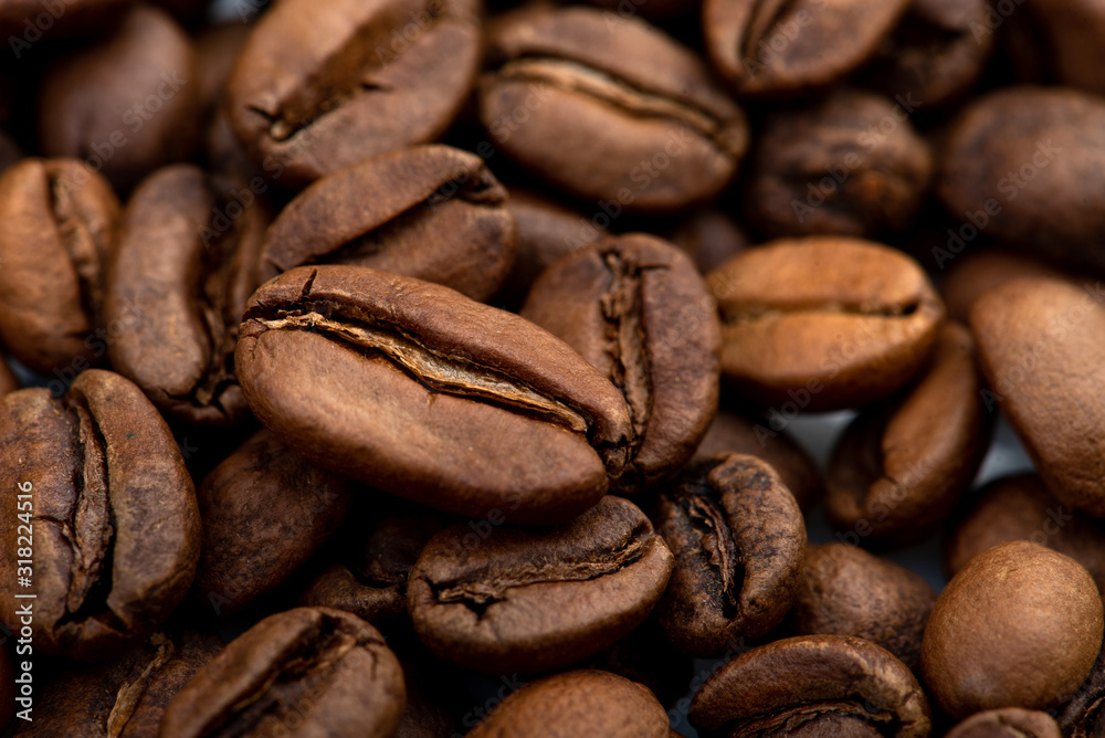 Naklejka premium Coffee beans close-up background. Fresh roasted