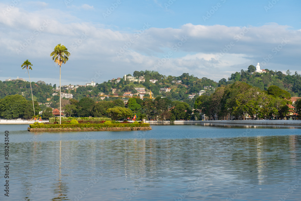 The small artificial island situated in the centre of Kandy lake, Sri Lanka. This island was used by the king's harem for bathing and was connected to the palace by secret tunnel.