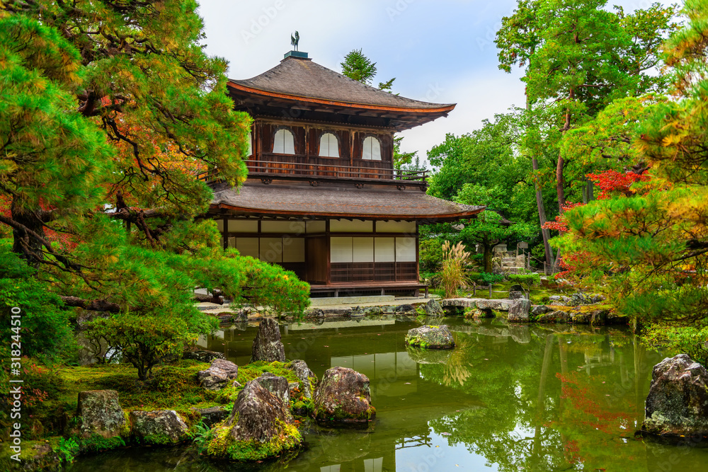 Obraz premium beautiful architecture at Silver Pavillion Ginkaku temple, autumn in Kyoto, Japan, travel background