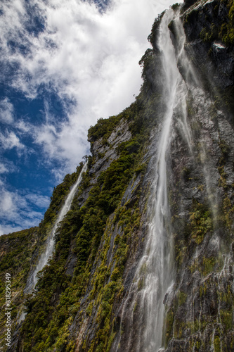 New Zeland Highlights North and South Island, Milford Sound © Taha