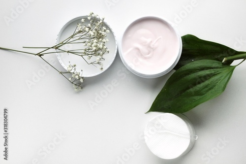 Obraz na płótnie Organic skincare products on minimalistic background with copy space w salonie