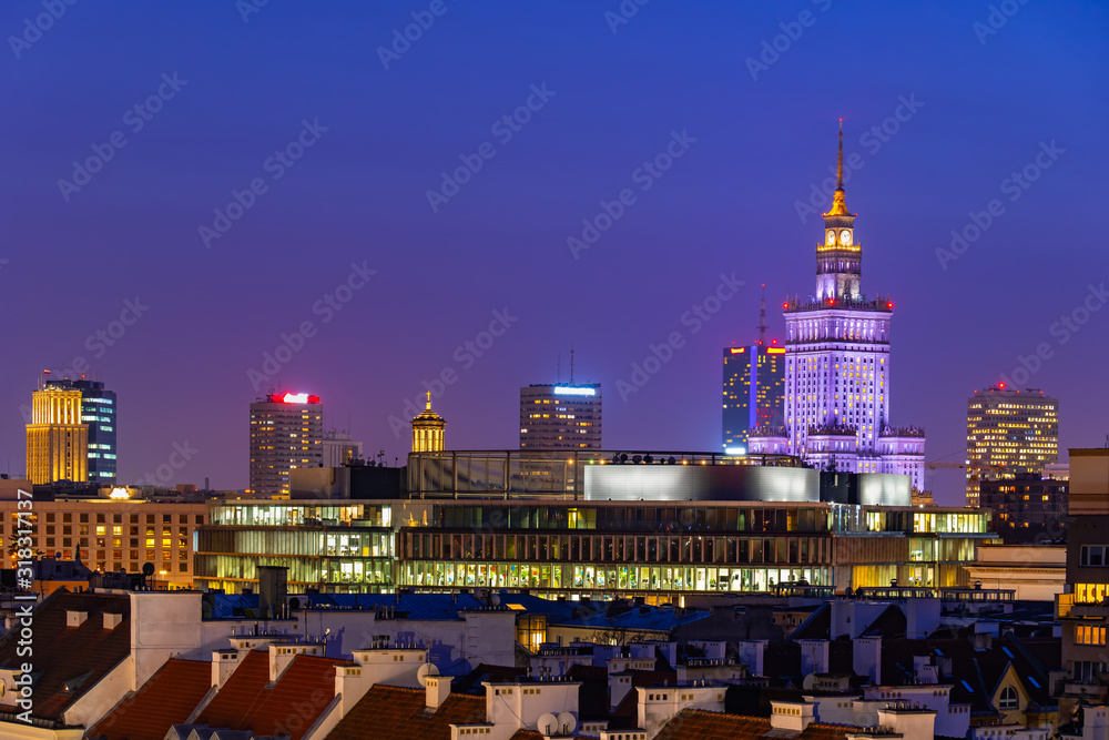 Obraz premium Warsaw City Skyline at Night in Poland