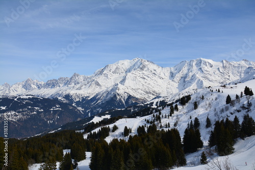 Montagnes enneigées des Alpes Megève Haute Savoie France © Marc