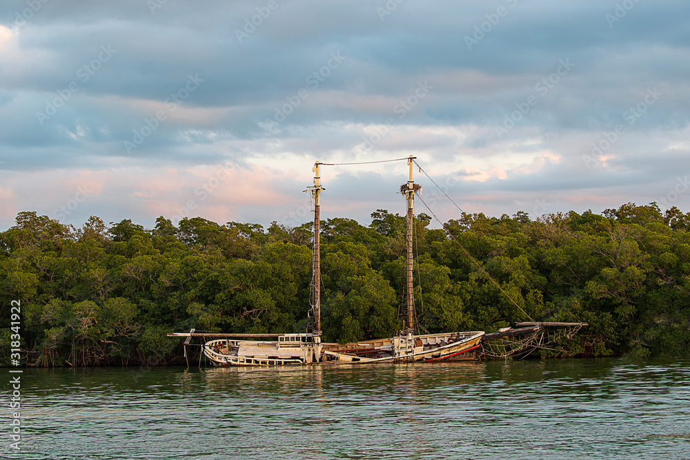 BOTE ANTIGUO KEY LARGO. BOAT sailboat