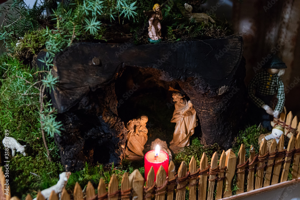 Weihnachtskrippe Bethlehem mit Maria und Josef und Christuskind Stock