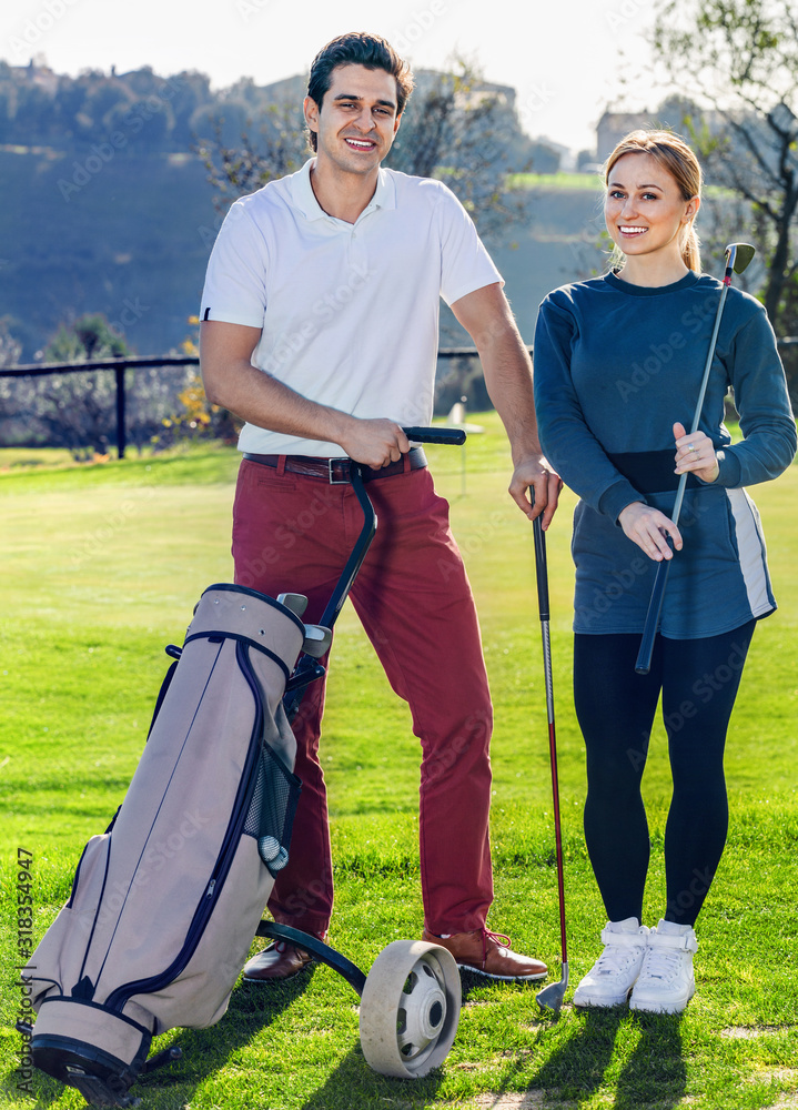 Obraz premium Man and woman golf partners ready to enjoy game