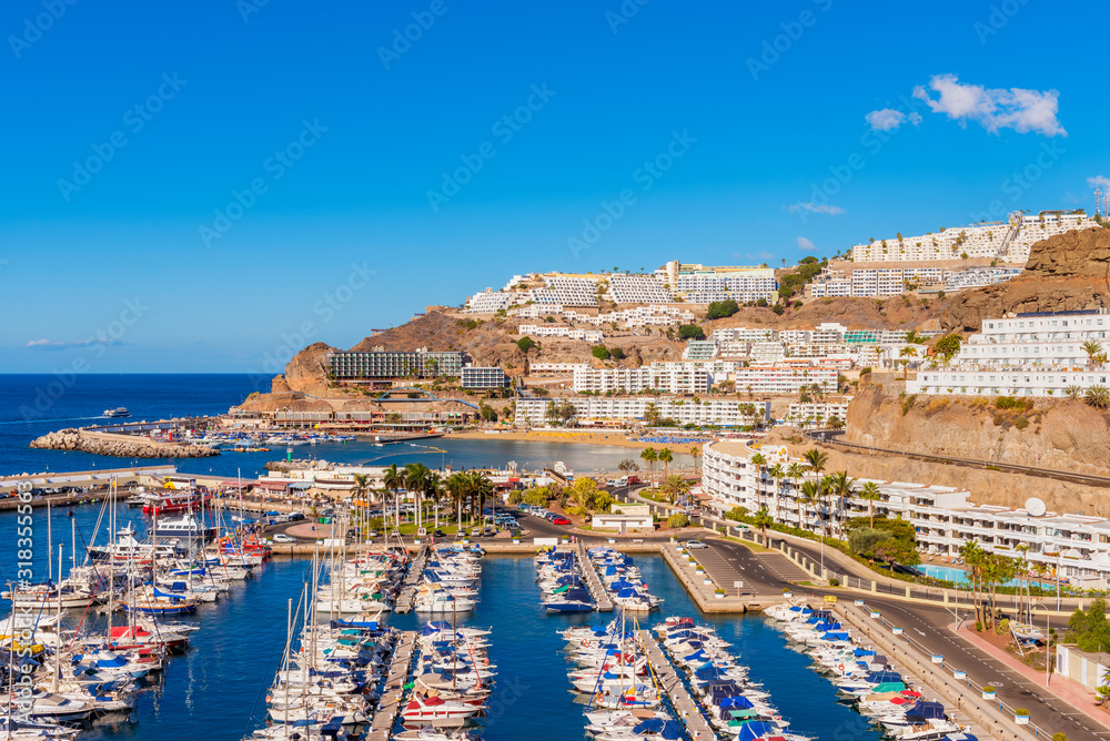 Fotografía Coastal village of Puerto Rico Gran Canaria Spain | Posters.es