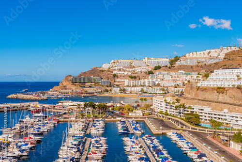 Fotografie Coastal village of Puerto Rico Gran Canaria Spain