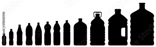 Set of plastic bottle icons isolated on white background. Plastic bottles of various sizes. Contours of bottles for water, lemonade – stock vector