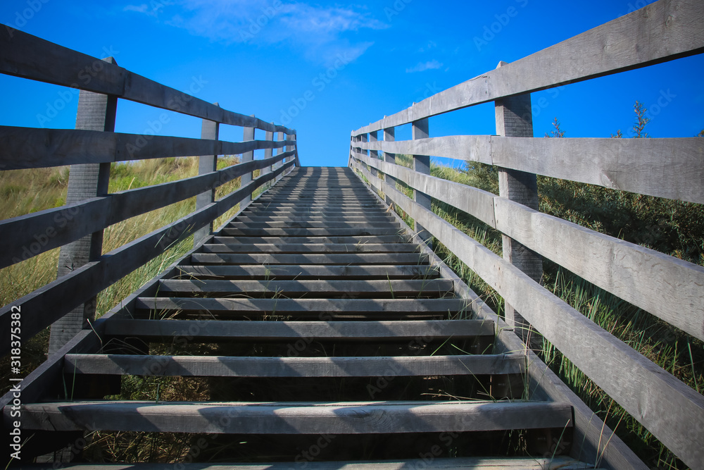 Fototapeta premium escalier menant au ciel
