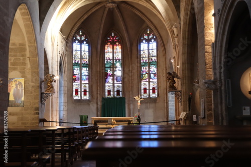 Fotografiet Intérieur de l'église catholique Saint André dans le village de Chatillon sur Ch