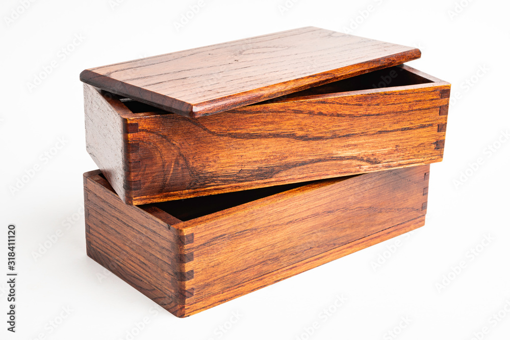 Traditional Japanese 2-Layer Wood Bento Box Traditional Japanese 2-Layer Wood Bento Box