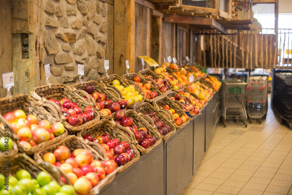 Obraz premium manzanas supermercado