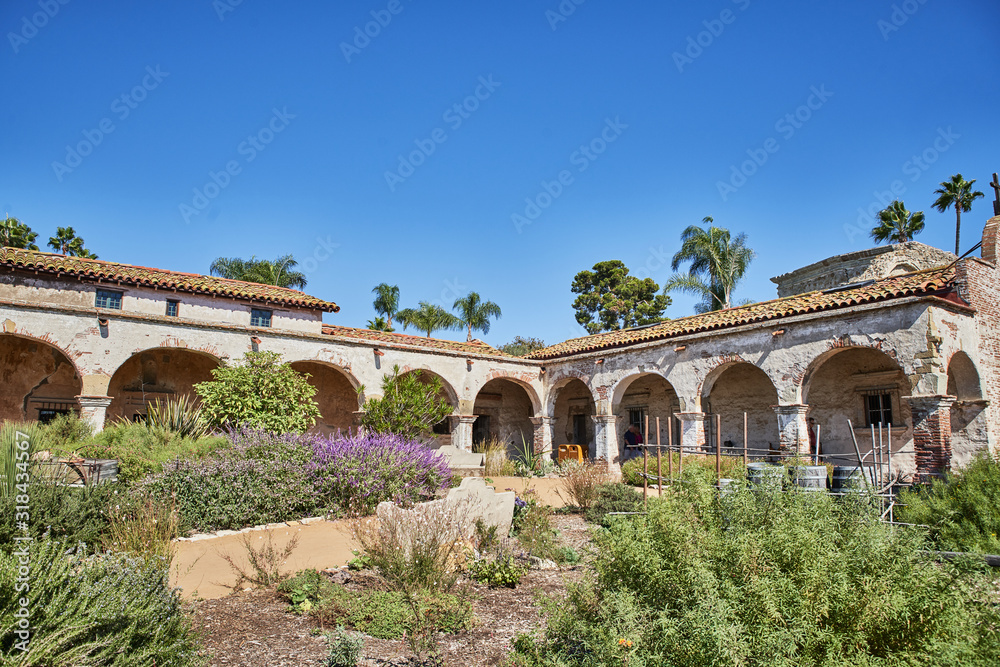 Obraz premium Old Buildings of a Historic Spanish Mission Church in California