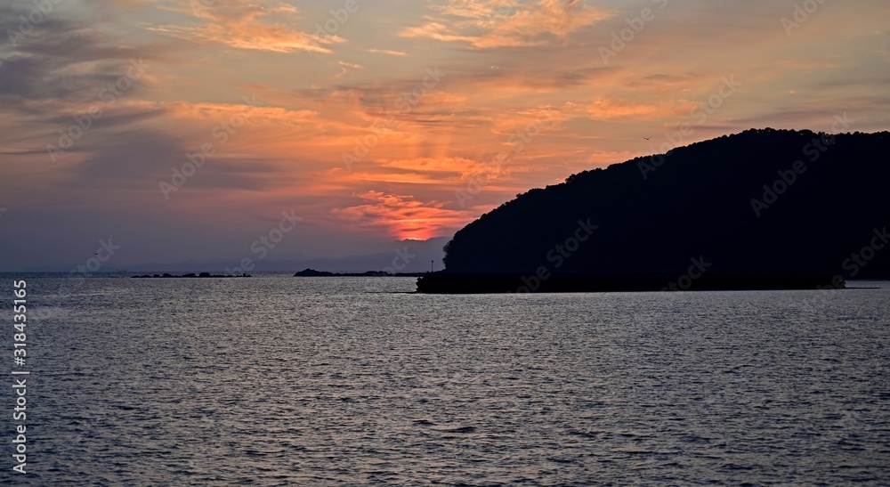鬼池港から見た有明海に昇る朝日の情景＠天草、熊本