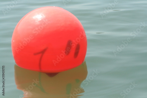 Obraz na płótnie water ball smile red balloon w salonie