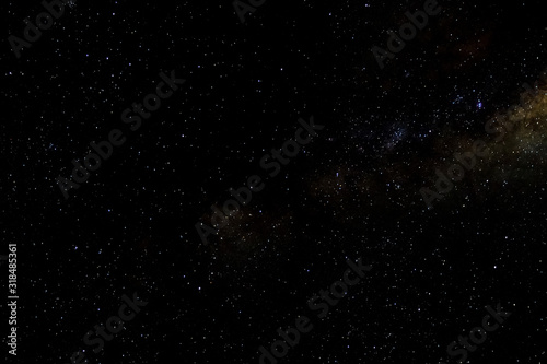 Gwiazdy i galaktyka kosmos niebo noc wszechświat czarne gwiaździste tło błyszczącego pola gwiazd