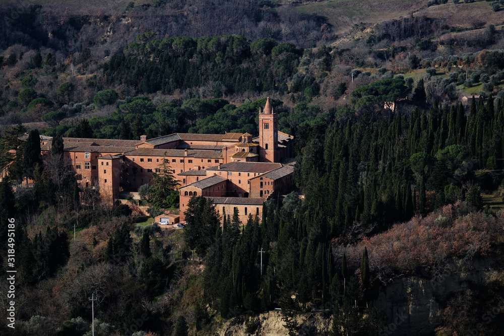 Foto scattata all'Abbazia di Monte Oliveto dal punto panoramico di Chiusure (SI)..