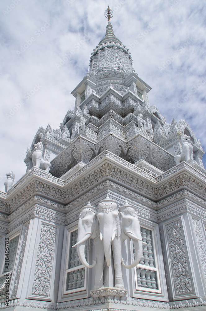 Fototapeta premium Buddhist temple with three headed elephant