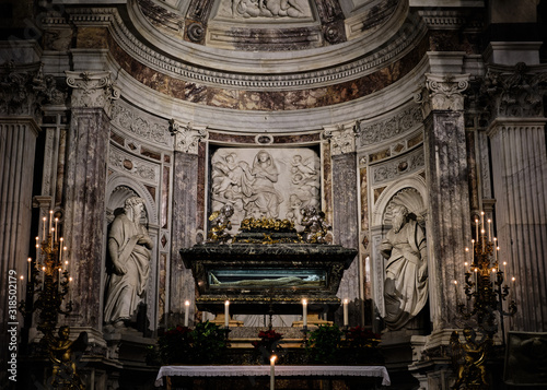 Photos Foto scattata all'interno della Cattedrale nella famosa Piazza dei miracoli a Pisa