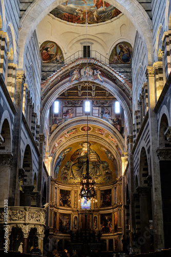 Foto scattata all interno della Cattedrale nella famosa Piazza dei miracoli a Pisa.