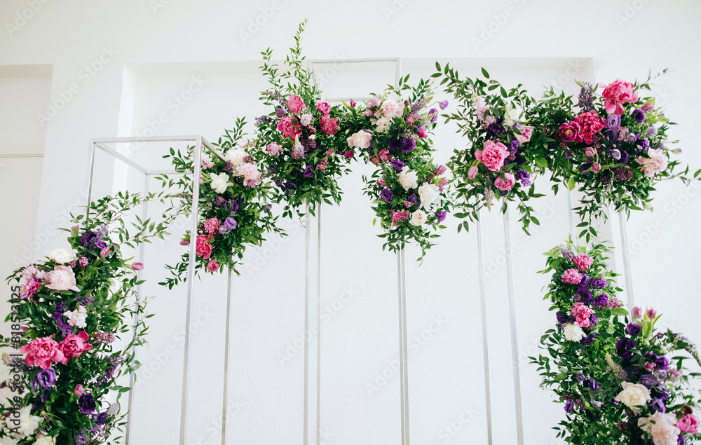 Naklejka premium Wedding arch of fresh purple flowers