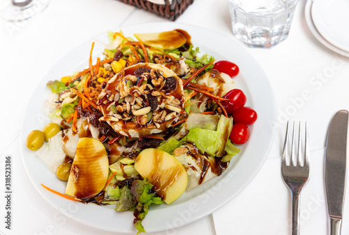 Goat cheese salad with pear
