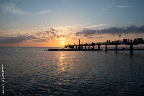 Seebrücke an der Ostseeküste in Wustrow beim Sonnenuntergang  © andreas rehkopp