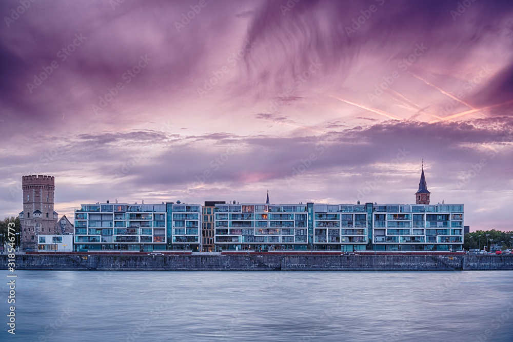 Luxus-Wohnungen im Rheinau Hafen in Köln am Rhein