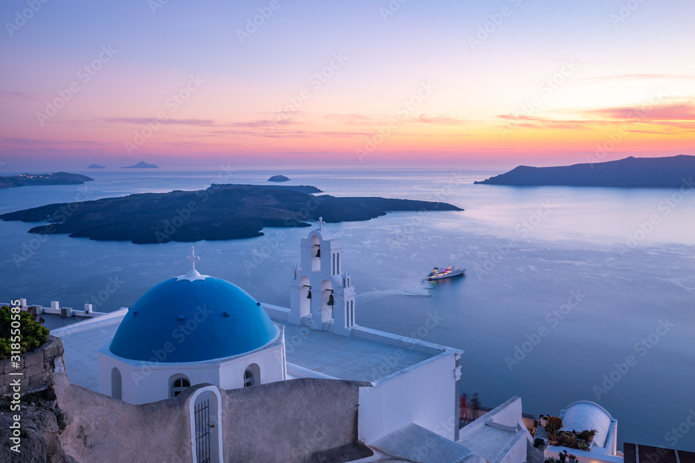 Fototapeta premium Picturesque summer sunset on the famous travel destination in Santorini, summer vacation background. Fantastic white architecture, inspirational sunset view
