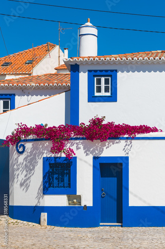 Maison bleu et blanche à Ericeira
