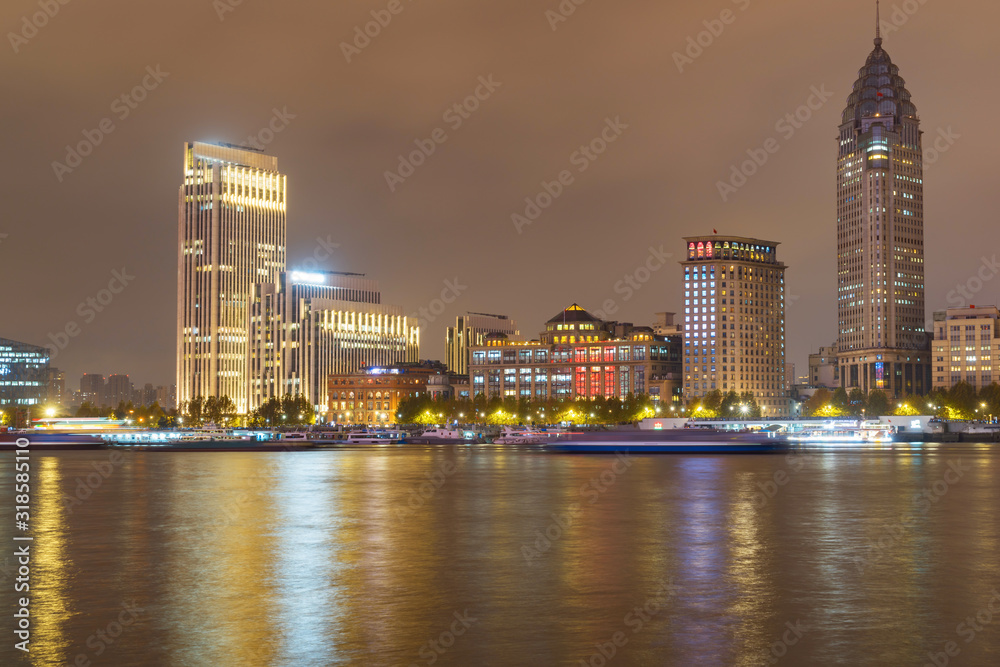 Obraz premium Panoramiczny widok na miasto bund w dzielnicy Huangpu w Szanghaju
