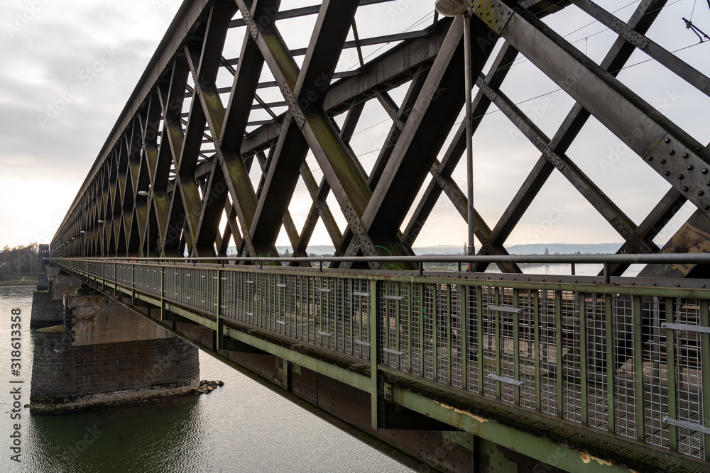 Eisenbahnbrücke aus Stahl
