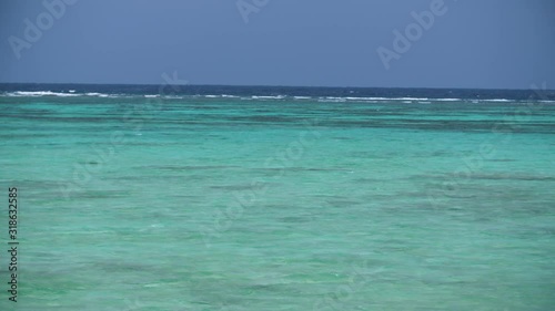 沖縄県のフットライトが有名な離島「渡名喜島」-Tonaki Island, a remote island famous for its Okinawan footlights photo