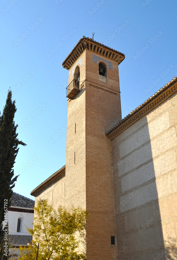 Campanario de la iglesia de Santa Isabel, Granada, España