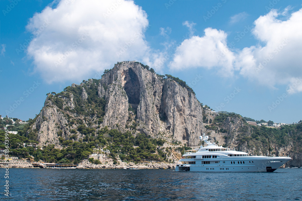  Yacht ride on the island of Capri 2