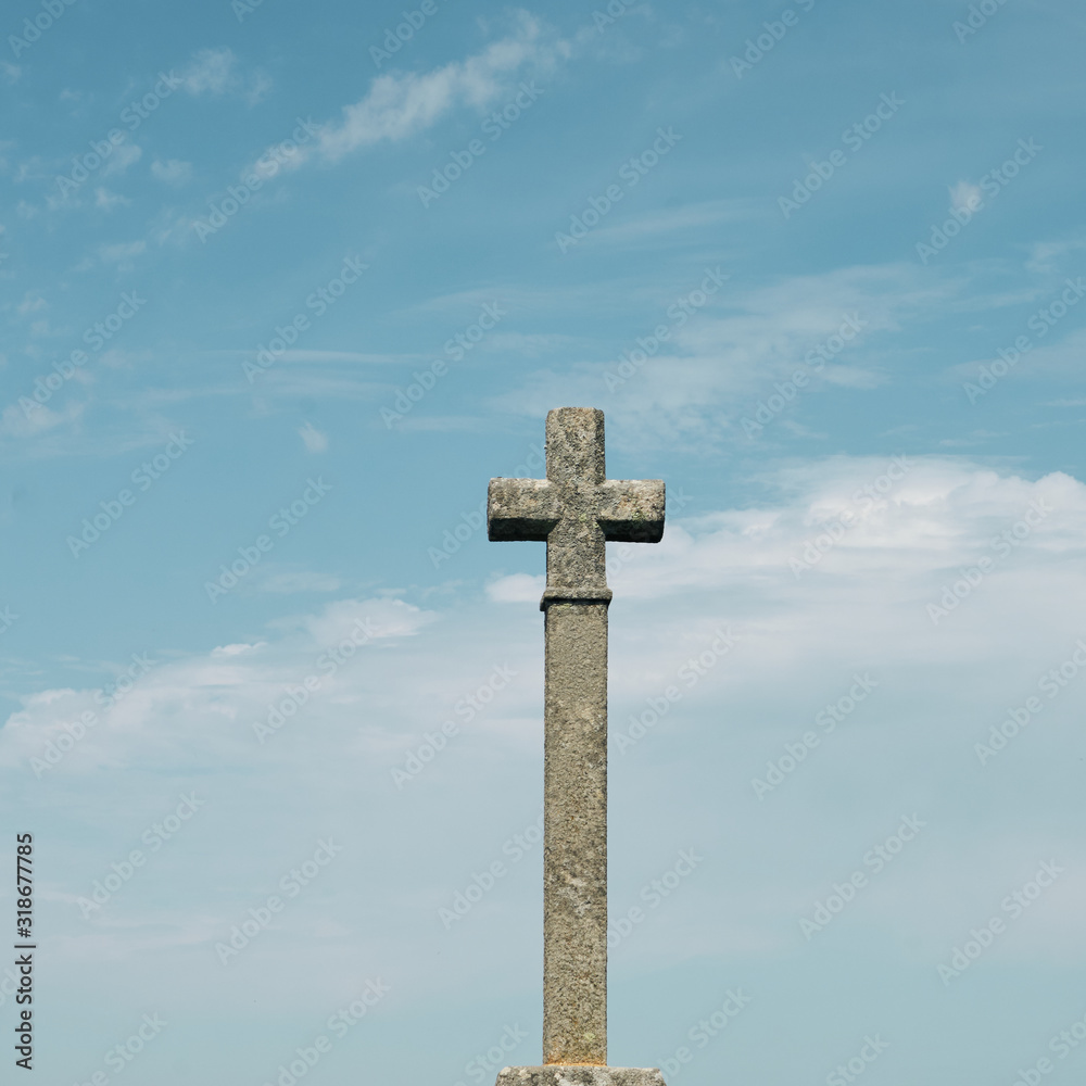Christianisme , croix de granit .