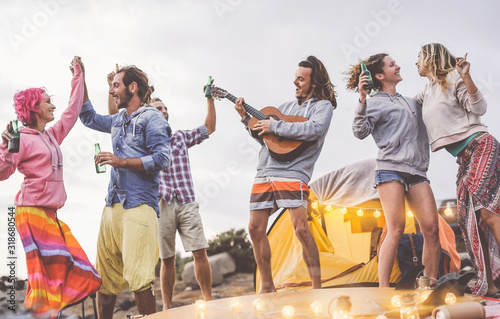 Canvas Print Group friends doing party playing guitar and camping outdoor - Happy young peopl
