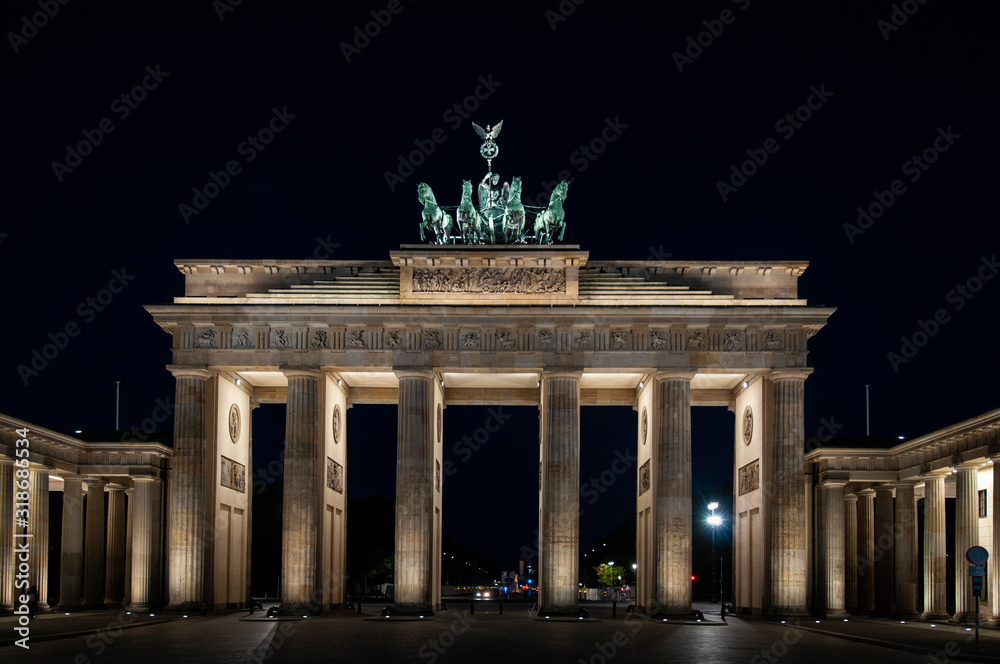 Obraz premium Brandenburger Tor bei Nacht Berlin Deutschlanf Germany