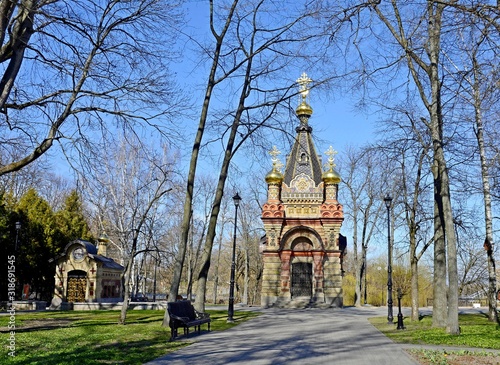 The facade is made of carved stone and art metal. Used red unglazed terracotta and multicolor majolica, smalt mosaic and wall paintings. Chapel and tomb in Gomel park.