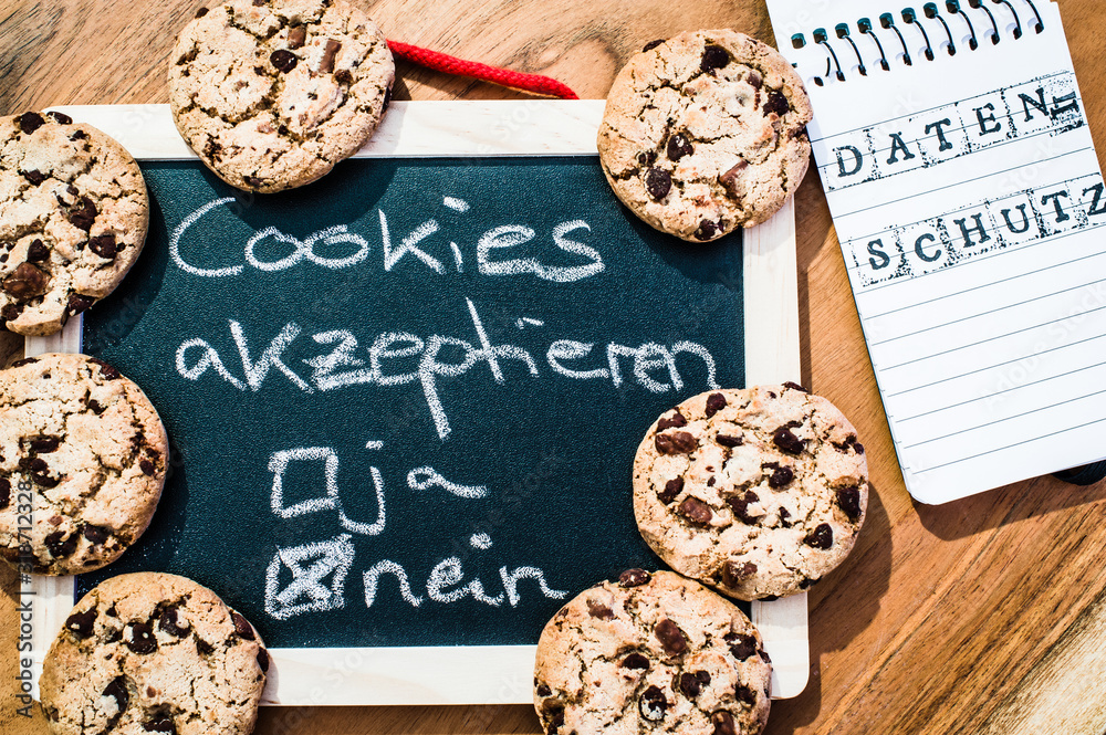 Cookies mit einem Tablet zur Verdeutlichung von Cookie Bannern für Websites  mit auf deutsch Cookies akzeptieren ja nein Datenschutz in englisch Cookies  acceepted yes no Privacy Stock-Foto | Adobe Stock
