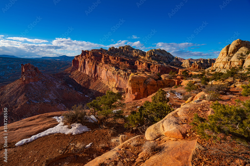 Fototapeta premium Snow and Sandstone on Capital Reef National Park