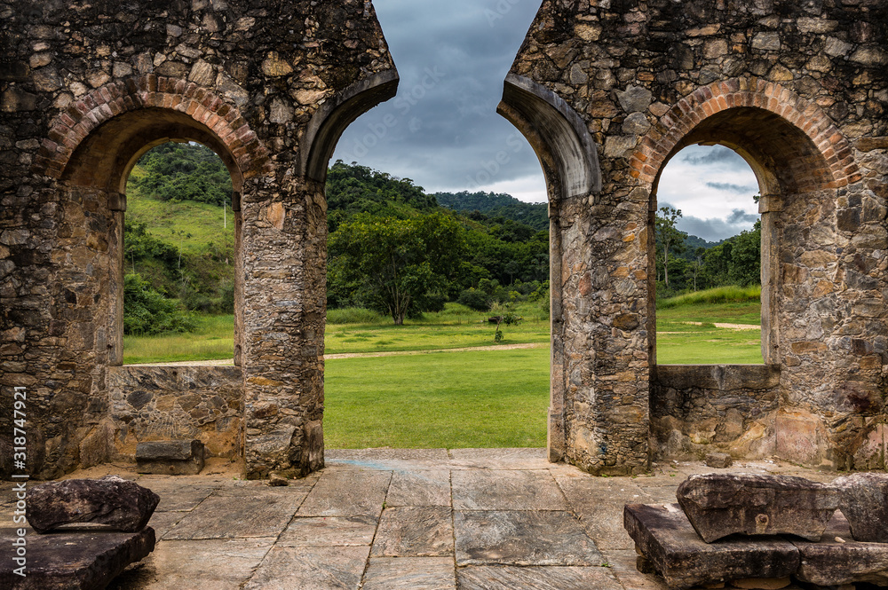 Ruínas do Parque Arqueológico e Ambiental de São João Marcos