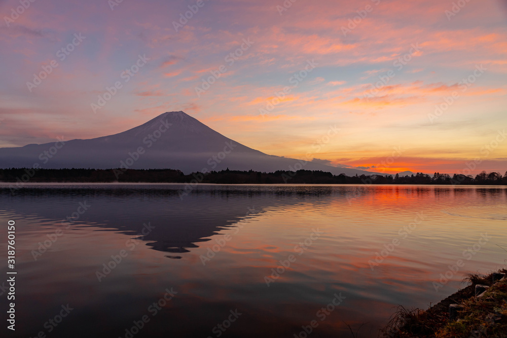 朝焼の富士山と田貫湖 朝焼の富士山と田貫湖