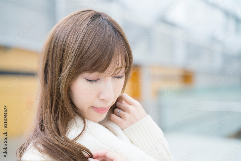 Fototapeta premium 考える女性