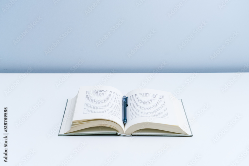 Obraz premium An open book on a white desktop