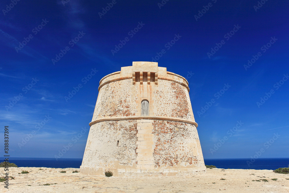 Torre de defensa en la isla de Formentera