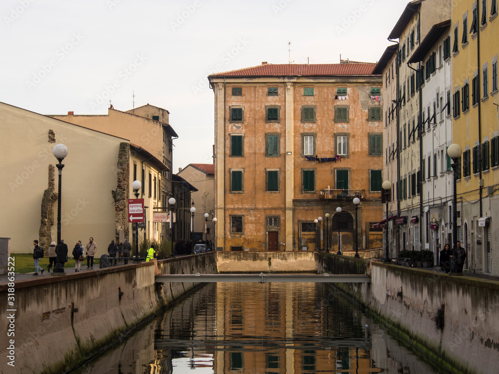 Italia, Toscana, la città di Livorno. lI canale nel quartiere Venezia.