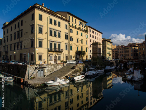 Italia, Toscana, la città di Livorno. lI canale nel quartiere Venezia. photo